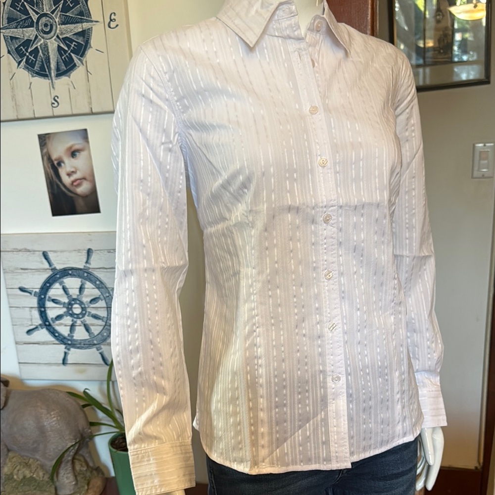 NWT northern reflections size small Classic White Shirt
